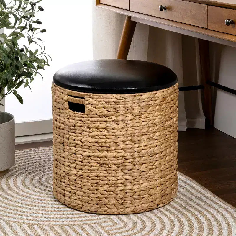 Poggiapiedi contenitore rotondo in giacinto intrecciato a mano, naturale/nero, con coperchio in similpelle, 45 cm, 1 posto