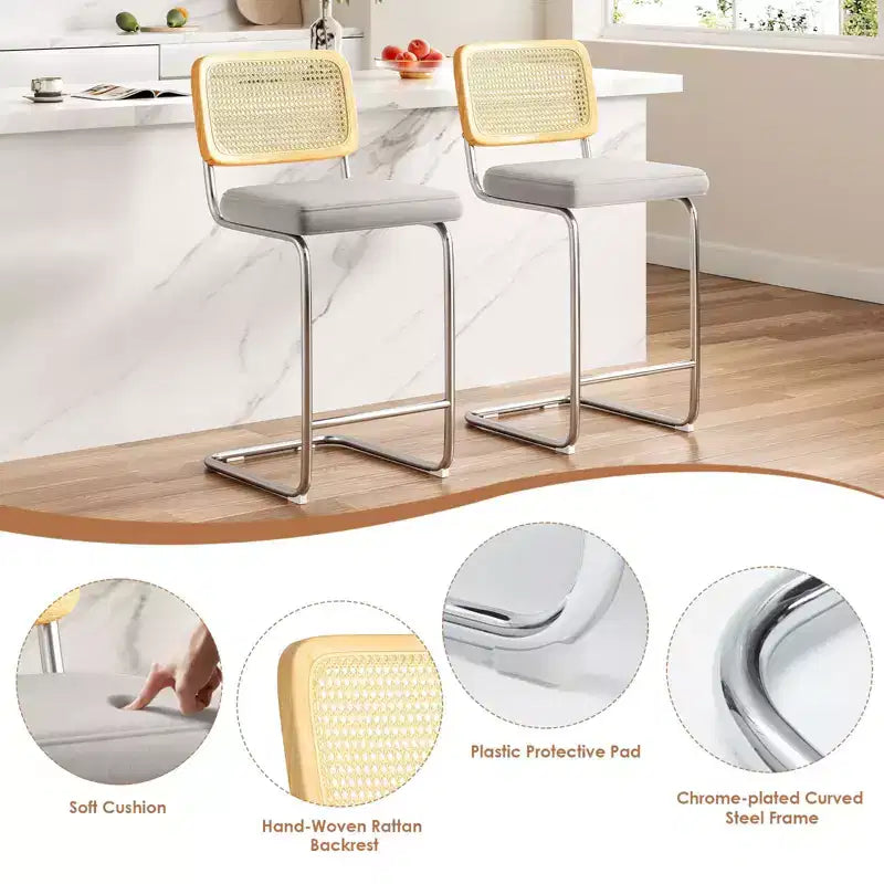 Sgabelli da bar in velluto grigio chiaro con schienale in rattan, senza braccioli, altezza bancone 26", set da 2