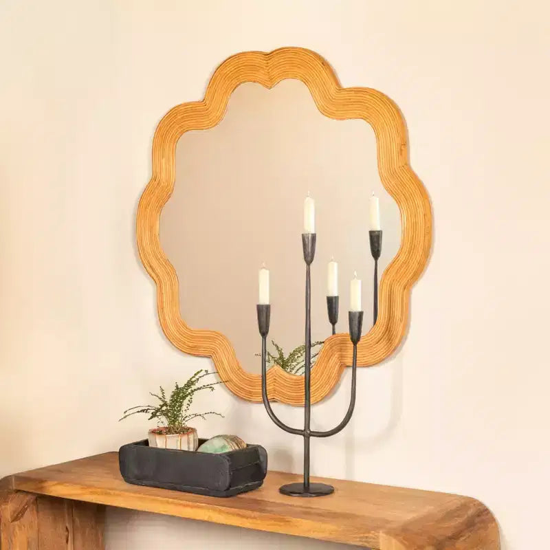 Specchio da Parete Rotondo in Rattan Naturale Marrone con Bordo Festonato, Singolo