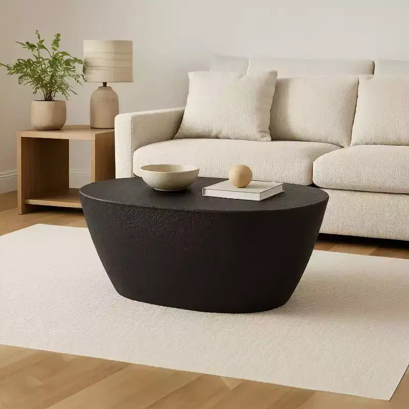 Tavolino da caffè in alluminio martellato nero, forma irregolare, 36"L × 18"P × 16"H
