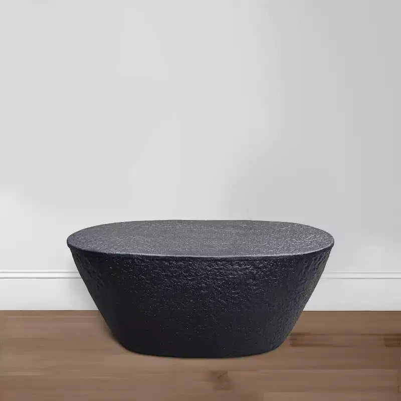 Tavolino da caffè in alluminio martellato nero, forma irregolare, 36"L × 18"P × 16"H